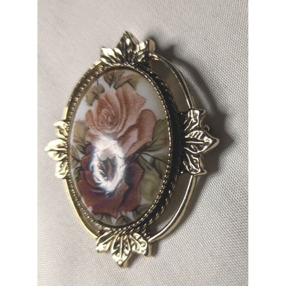 Vintage 1977 Stunning Sarah Coventry Rose Marie Brooch Pendant Framed Roses - Picture 2 of 6